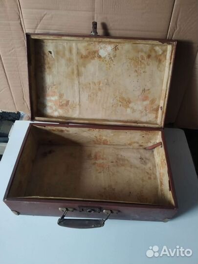 Чемодан старинный
