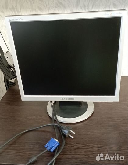 Монитор Samsung 713n W