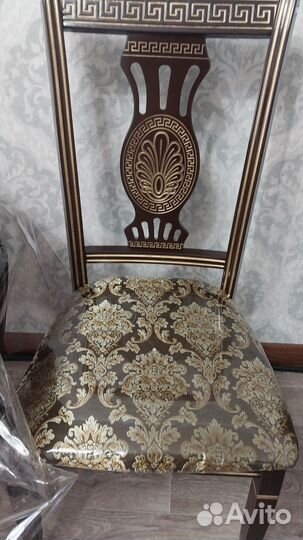 Стол со стульями