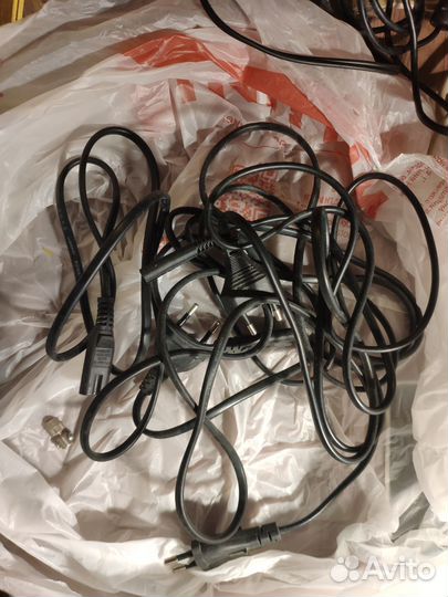 Компьютерные кабеля и оборудование