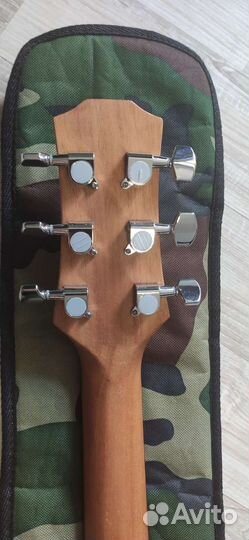 Акустическая гитара