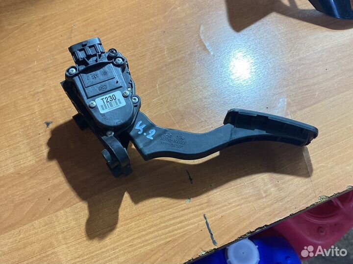 Kia cerato 2 2010 год педаль газа АКПП