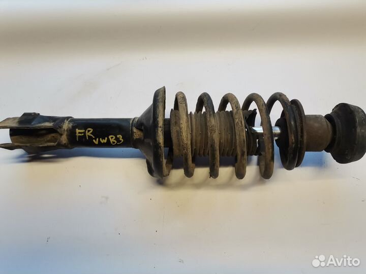 Стойка передняя Volkswagen Passat B3