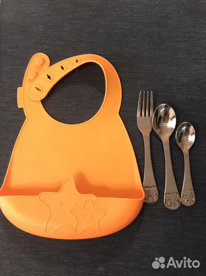 Слюнявчик (нагрудник) силиконовый + приборы