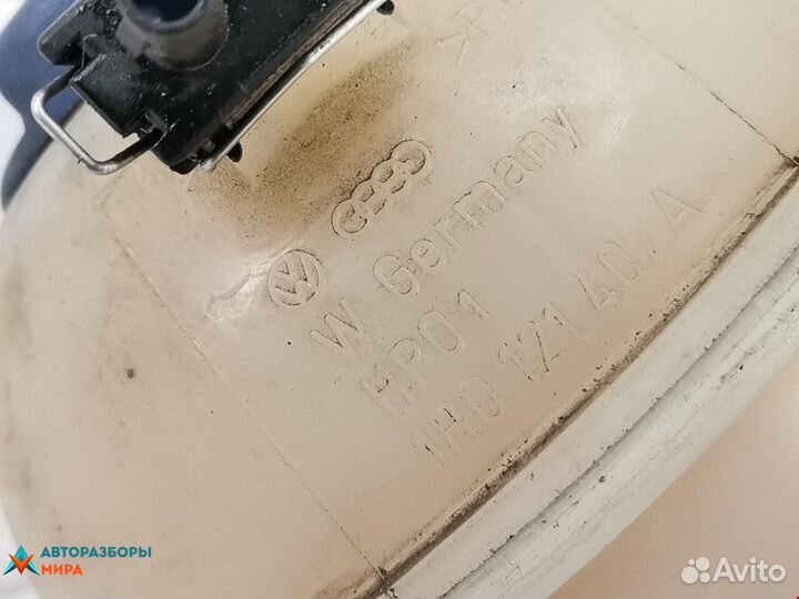 Бачок расширительный Volkswagen Golf 3 1996