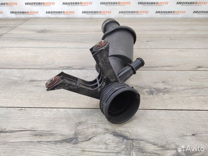 Патрубок интеркулера Mercedes W204 универсал 1.8