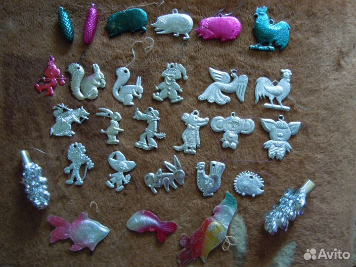 Новогодние игрушки из колкого пластика