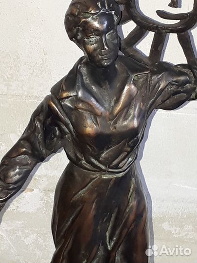 Бронзовая статуэтка СССР