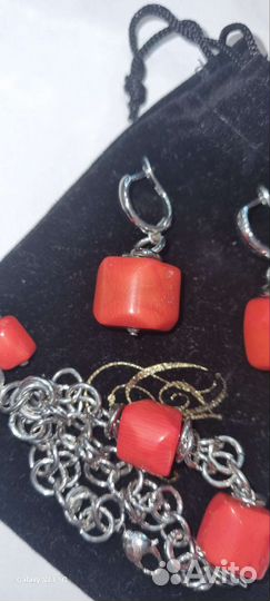 Комплект из коралла