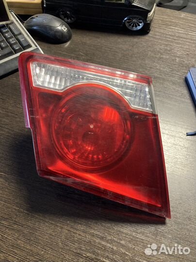 Фонарь левый в крышку багажника chevrolet cruze