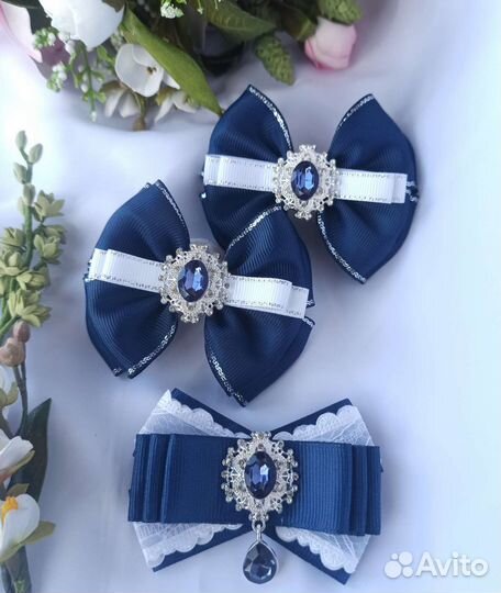 Бантики к синей форме, ручная работа