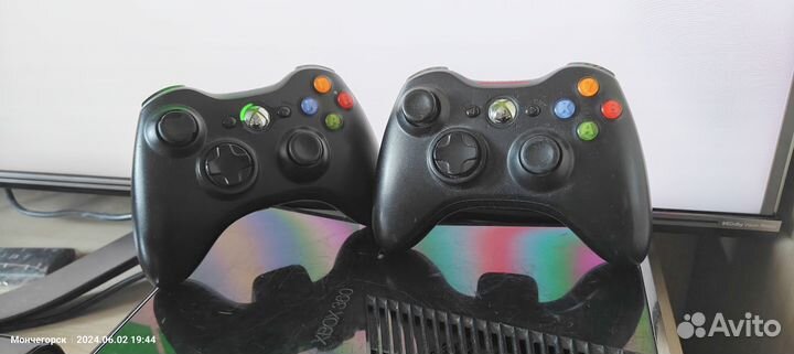 Прошитый Xbox 360 S + 40 дисков с играми