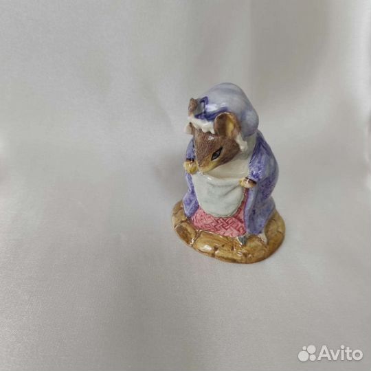 Фарфоровая статуэтка Royal Doulton England