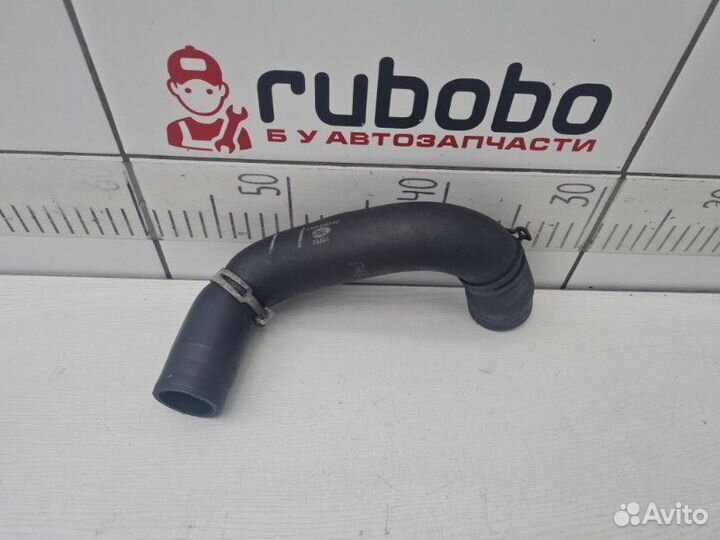 Патрубок охлаждения Land Rover Discovery 4 L319