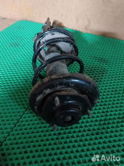 Амортизатор передний правый Nissan Maxima A33