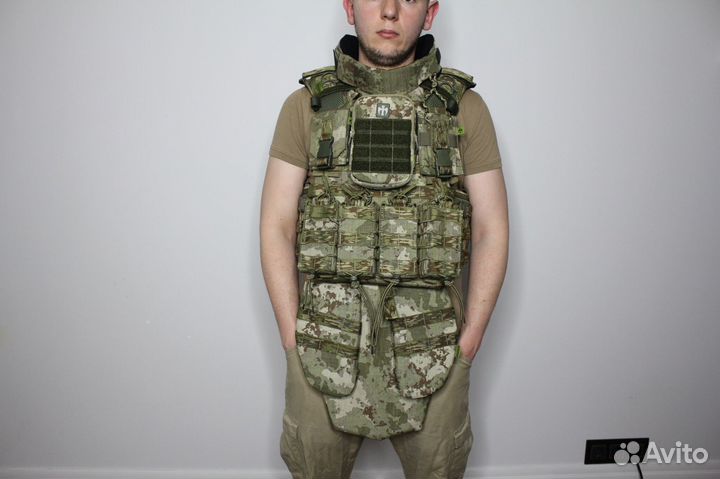 Плитник с модулями и подсумками