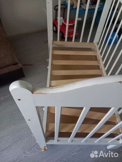 Кровать детская с ящиком и маятником