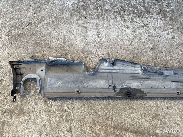 Защита пола передняя левая VW Touareg 2 NF 1704628