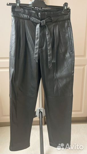 Брюки экокожа mango