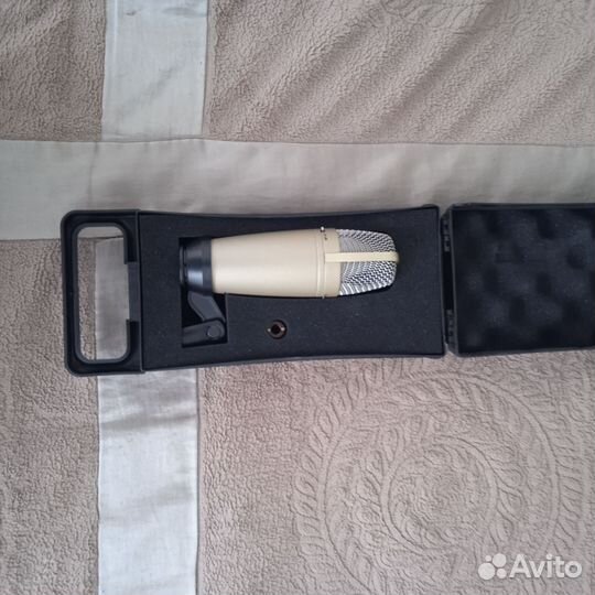 Студийный конденсаторный микрофон