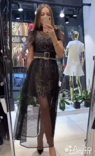 Платье с перьями