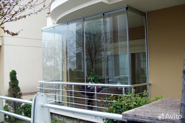 Безрамное раздвижное остекление