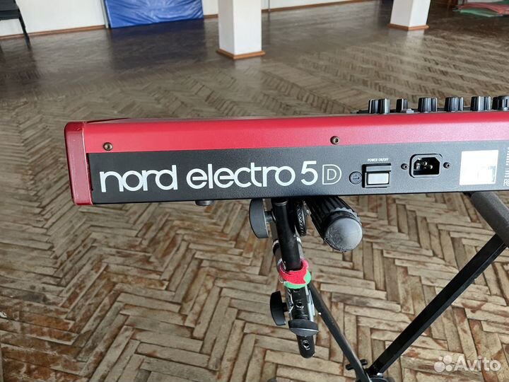 Синтезатор Nord electro 5 D 63