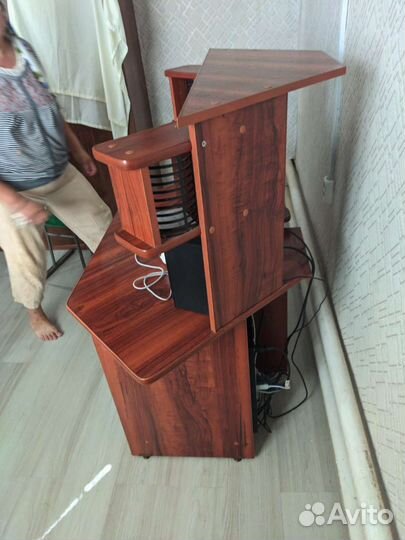 Компьютерный или письменный стол