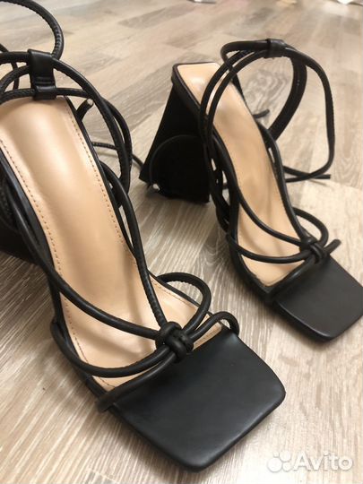 Туфли черные на завязках 36 размер