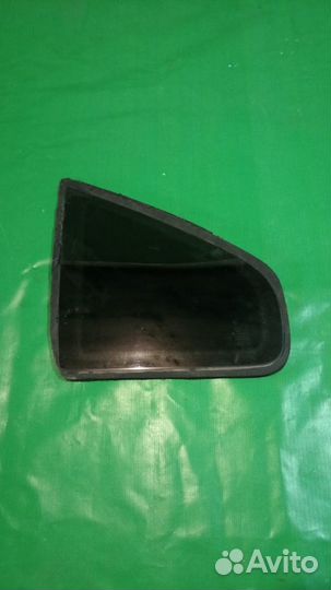 Стекло зад левой стойки Volkswagen Passat B5 1996