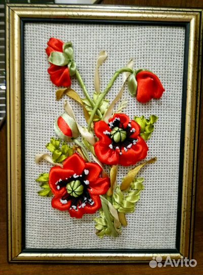 Миниатюрка вышивка лентами мак