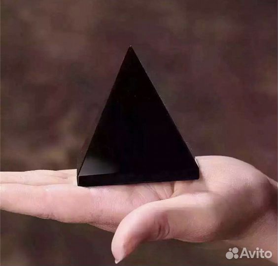 Статуэтка пирамида