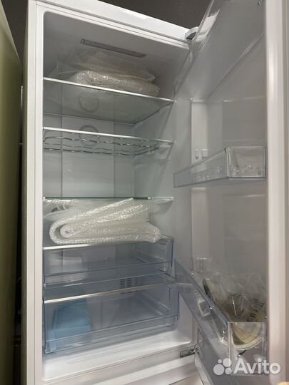 Холодильник стеклянный Haier c2f637cgwg