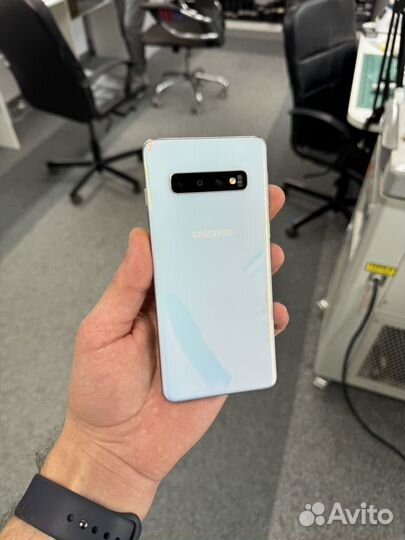 Samsung Galaxy S10, 8/128 ГБ