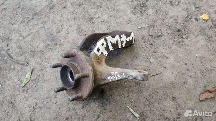 Поворотный кулак левый Ford Mondeo 3