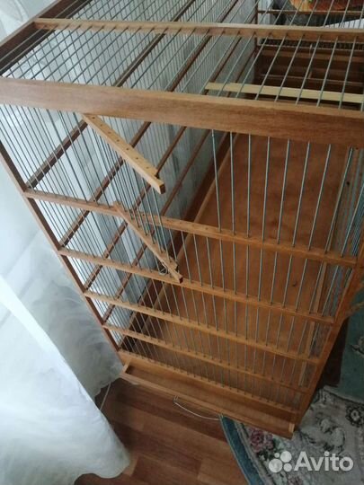 Просторная клетка для попугая