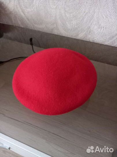 Продаётся берет новый, размер 55