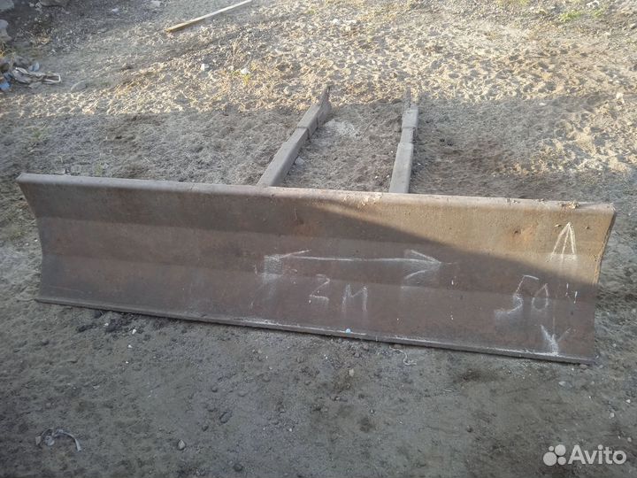 Отвал на трактор