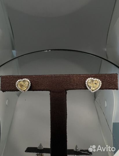 Пусеты с жёлтыми бриллиантами в огранке сердце