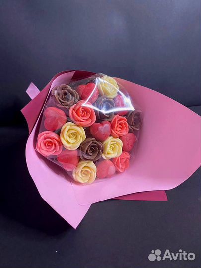 Шоколадные Розы и Сердца - 19 шт в Букете