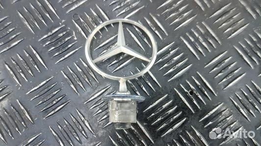 Значок на капот mercedes benz C-class W204 (ZNP20D