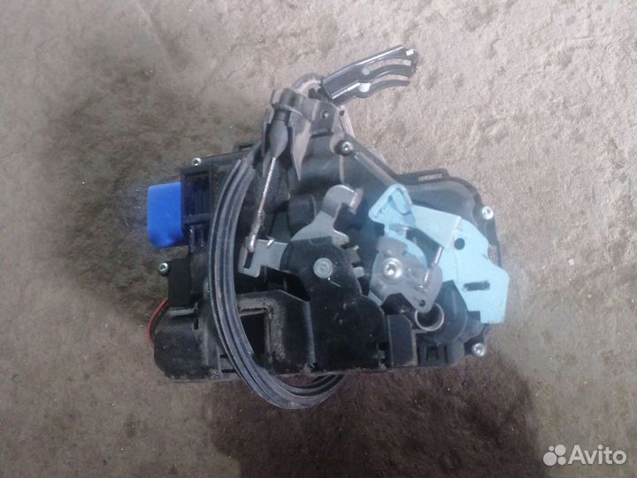 Volkswagen Golf Plus Замок двери передней правой