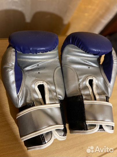 Боксерские перчатки