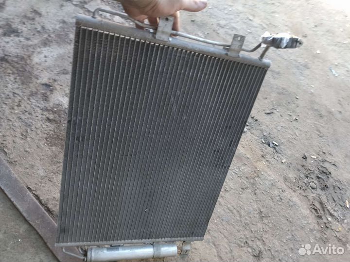 Радиатор кондиционера Лэнд Ровер Дискавери 4
