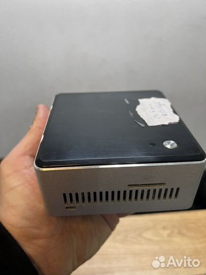 Компьютер intel nuc i3 8/256gb