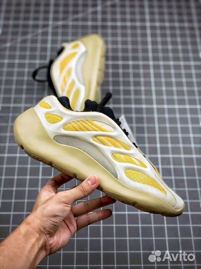 Кроссовки Adidas Yeezy 700 V3