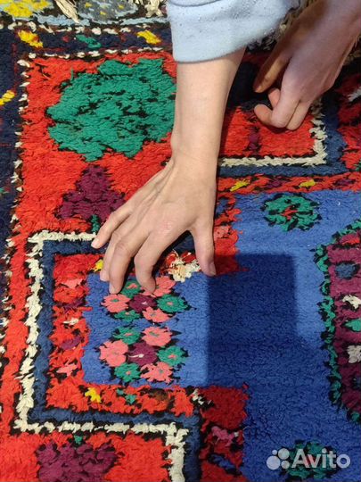 Ковер ручной работы,есть незначительный дефект
