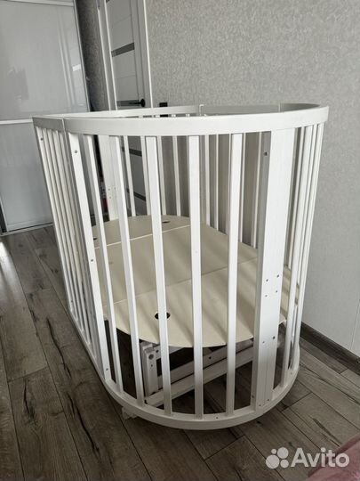 Кровать с маятником