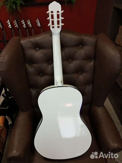 Классическая гитара полноразмерная 4/4