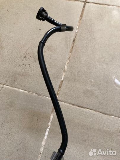 Трубка вакуумная Audi A4 B8 06H133518R